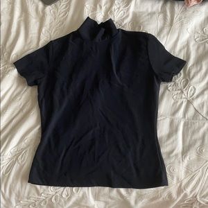 Short sleeve turtle neck. Navy color.